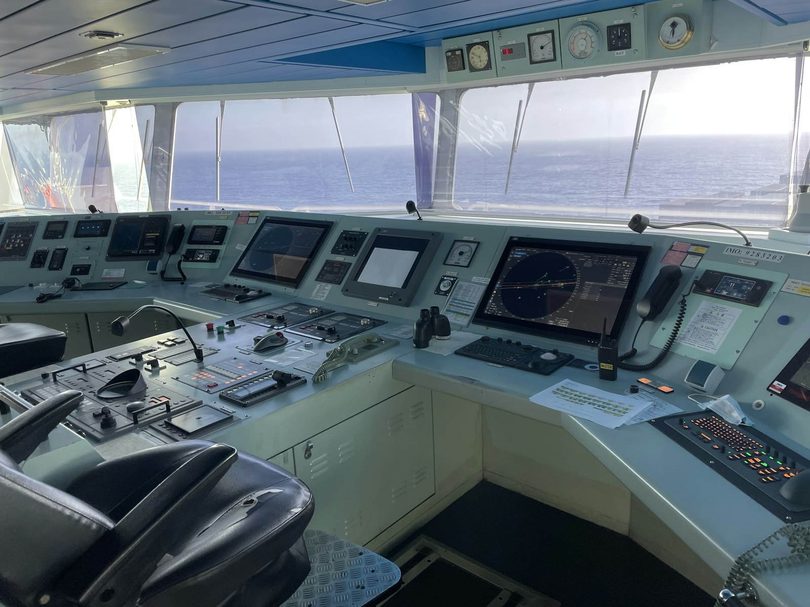 Bridge with navigation monitors